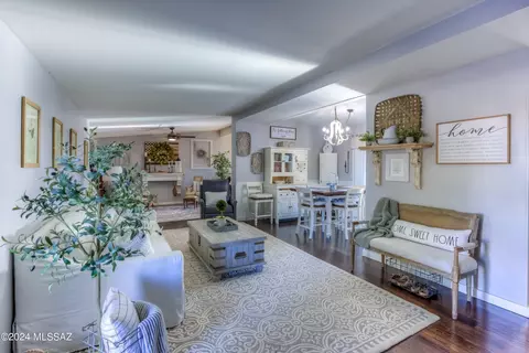 6826 E Oberlin Dr, Tucson, AZ 85710