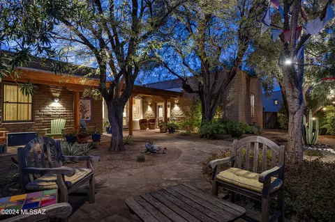 2965 E Placita Santa Lucia, Tucson, AZ 85716