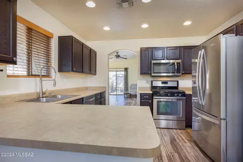 5865 E Chaucers Dr, Tucson, AZ 85756 photo 4