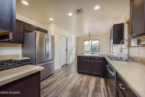 5865 E Chaucers Dr, Tucson, AZ 85756 photo 3