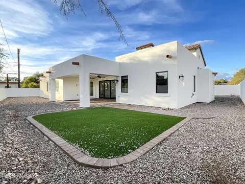 Exterior - 2332 E 8th St, Tucson, AZ 85719 photo 7 of 9
