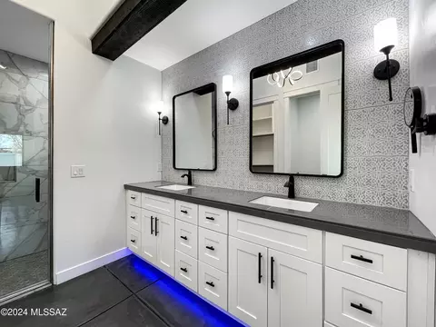 Bath - 2332 E 8th St, Tucson, AZ 85719 photo 2 of 5