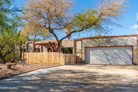 9221 N Macaw Pl, Tucson, AZ 85742