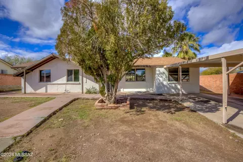 2712 S Castle Dr, Tucson, AZ 85713
