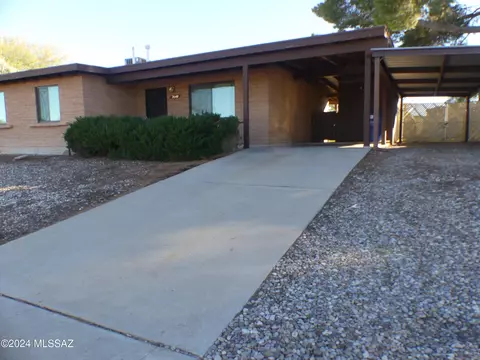 7640 E Lakeside Dr, Tucson, AZ 85730