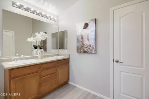 Bath - 4131 E Coolbrooke Dr, Tucson, AZ 85756 photo 1 of 3
