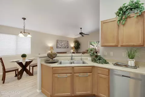 Kitchen - 4131 E Coolbrooke Dr, Tucson, AZ 85756 photo 3 of 4
