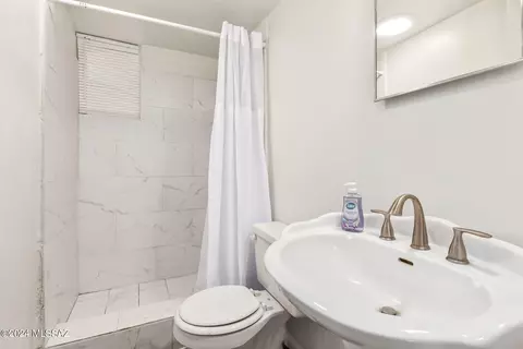 Bath - 4749 E 24th St, Tucson, AZ 85711 photo 1 of 2