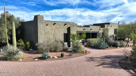 7901 N Sendero De Juana, Tucson, AZ 85718