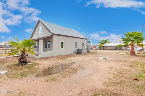 Exterior - 444 E 29th St, Tucson, AZ 85713 photo 2 of 7