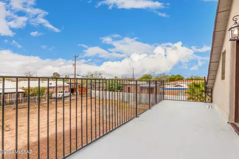 Exterior - 444 E 29th St, Tucson, AZ 85713 photo 4 of 7