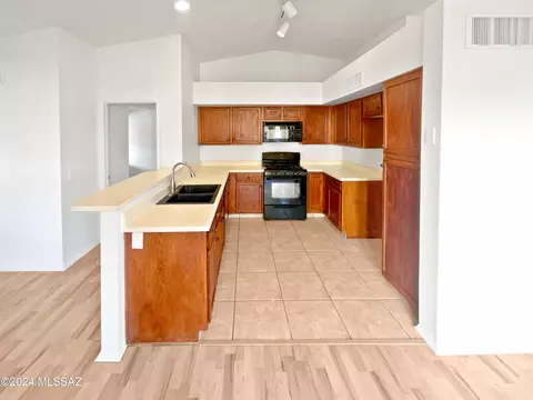 Kitchen - 10035 E Gray Hawk Dr, Tucson, AZ 85730 photo 1 of 1