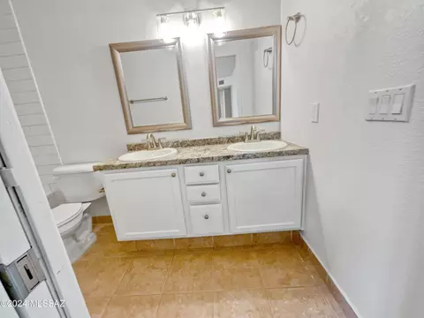 Bath - 10035 E Gray Hawk Dr, Tucson, AZ 85730 photo 1 of 3