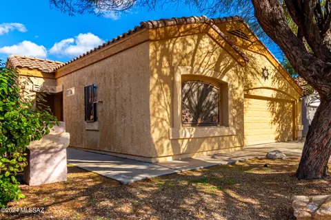 10443 E Oakbrook St, Tucson, AZ 85747