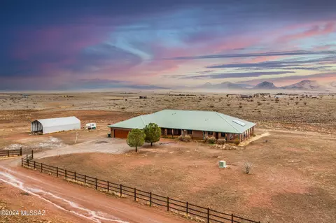 33 Red Man Dr, Sonoita, AZ 85637