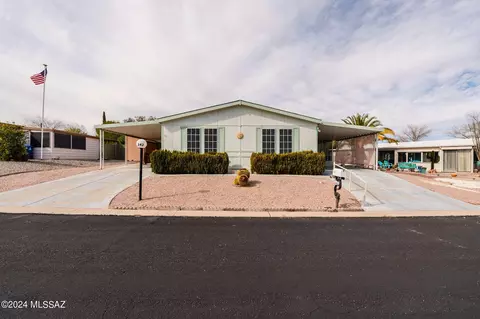 242 W Tuna Dr, Green Valley, AZ 85614