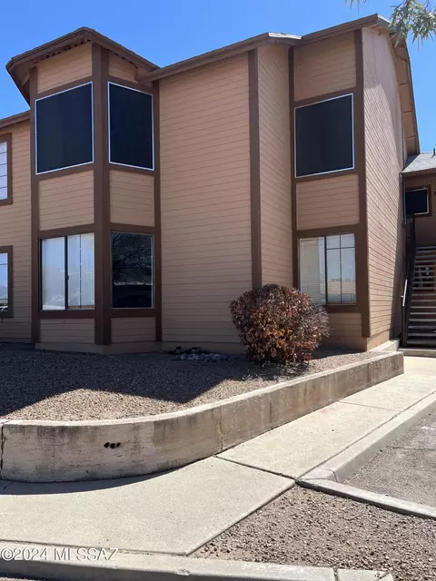 1715 W Midvale Village Dr, Tucson, AZ 85746