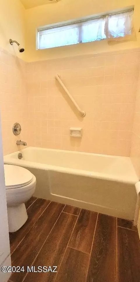 Bath - 1106 E Justin St, Pearce, AZ 85625 photo 1 of 2