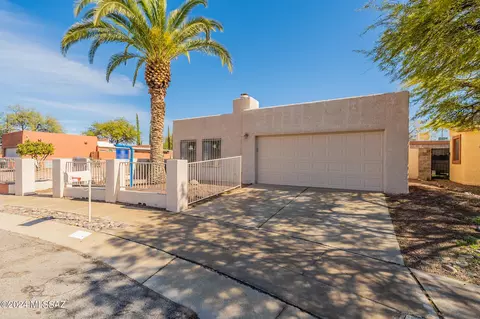 9226 E Calle Maria, Tucson, AZ 85710