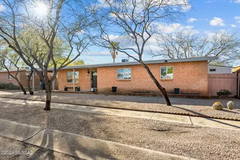 5722 E Scarlett St, Tucson, AZ 85711