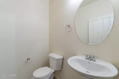 Bath - 6414 E Star Mica St, Tucson, AZ 85756 photo 1 of 5