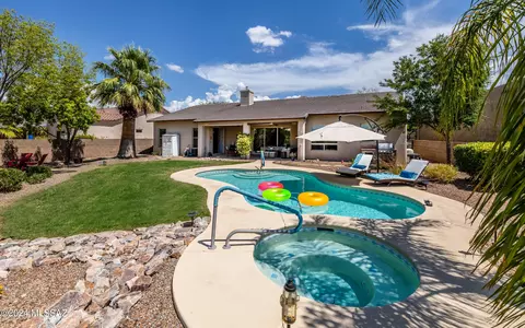 13037 N High Hawk Dr, Marana, AZ 85658