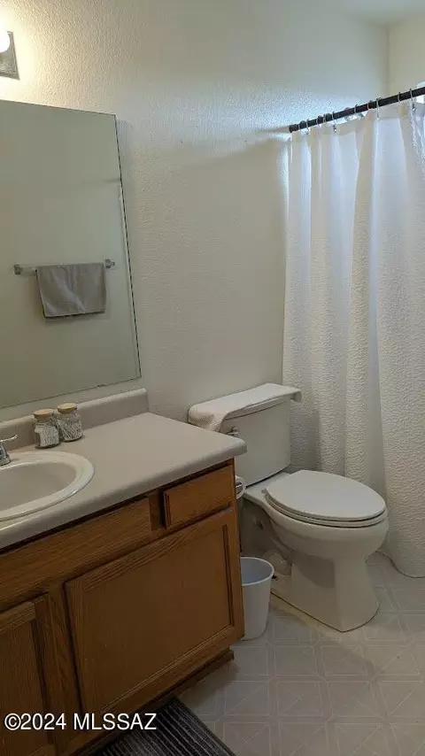 Bath - 6414 E Brooks Dr, Tucson, AZ 85730 photo 2 of 3