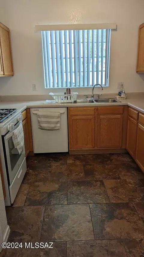 Kitchen - 6414 E Brooks Dr, Tucson, AZ 85730 photo 1 of 4