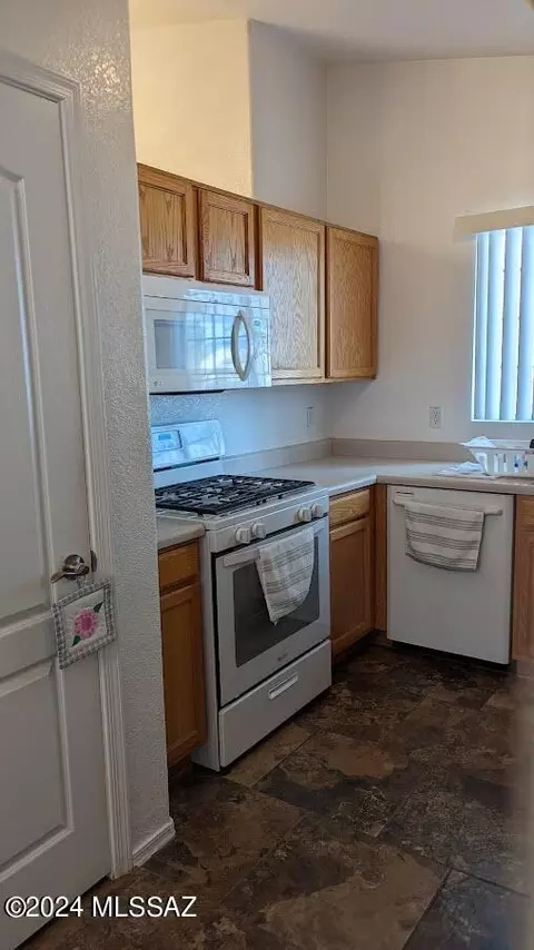 Kitchen - 6414 E Brooks Dr, Tucson, AZ 85730 photo 2 of 4