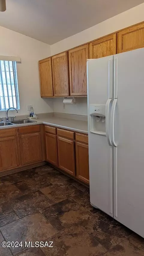 Kitchen - 6414 E Brooks Dr, Tucson, AZ 85730 photo 3 of 4