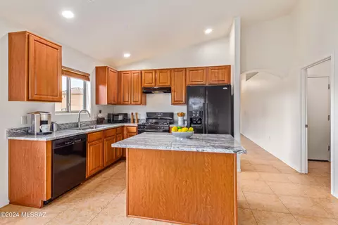 Kitchen - 8475 S Otis Dr, Tucson, AZ 85747 photo 2 of 3