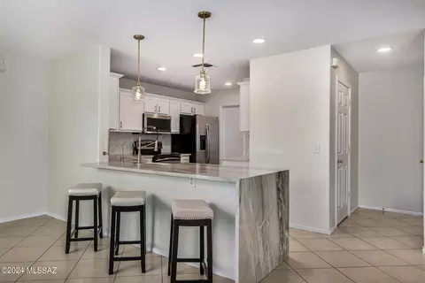 763 W Cholla Crest Dr, Green Valley, AZ 85614