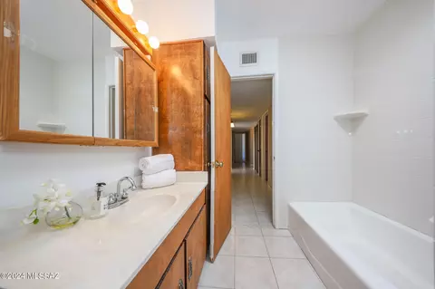 Bath - 9710 E Celeste Dr, Tucson, AZ 85730 photo 4 of 4