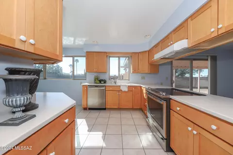 Kitchen - 9710 E Celeste Dr, Tucson, AZ 85730 photo 3 of 7
