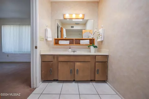 Bath - 9710 E Celeste Dr, Tucson, AZ 85730 photo 2 of 4
