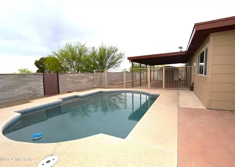 9710 E Celeste Dr, Tucson, AZ 85730