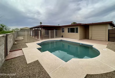 Exterior - 9710 E Celeste Dr, Tucson, AZ 85730 photo 3 of 8