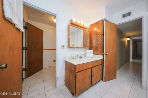 Bath - 9710 E Celeste Dr, Tucson, AZ 85730 photo 3 of 4