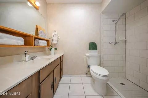 Bath - 9710 E Celeste Dr, Tucson, AZ 85730 photo 1 of 4