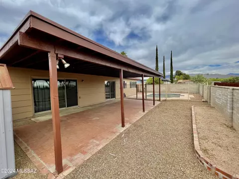 Exterior - 9710 E Celeste Dr, Tucson, AZ 85730 photo 6 of 8