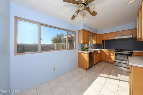 Kitchen - 9710 E Celeste Dr, Tucson, AZ 85730 photo 7 of 7
