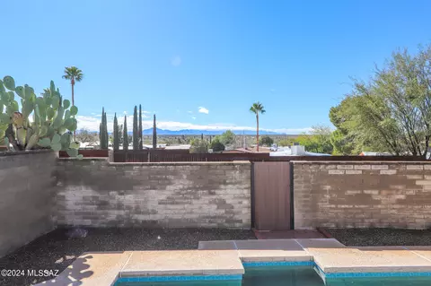 Exterior - 9710 E Celeste Dr, Tucson, AZ 85730 photo 7 of 8
