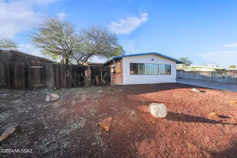 8022 E Hayne St, Tucson, AZ 85710