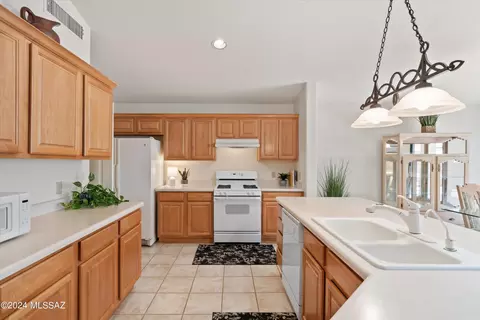 8564 S Compass Dr, Tucson, AZ 85756 photo 10
