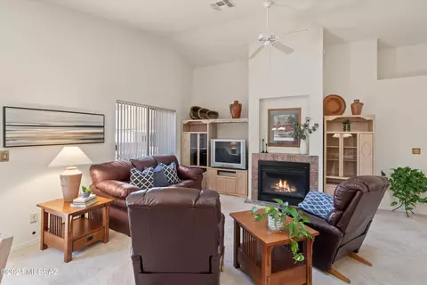 8564 S Compass Dr, Tucson, AZ 85756 photo 6