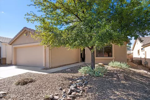 8564 S Compass Dr, Tucson, AZ 85756