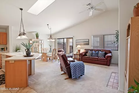 8564 S Compass Dr, Tucson, AZ 85756 photo 5