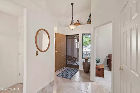 8564 S Compass Dr, Tucson, AZ 85756 photo 4