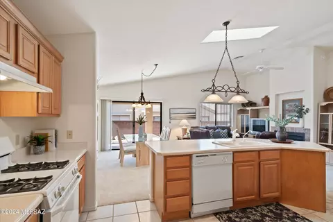 8564 S Compass Dr, Tucson, AZ 85756 photo 11