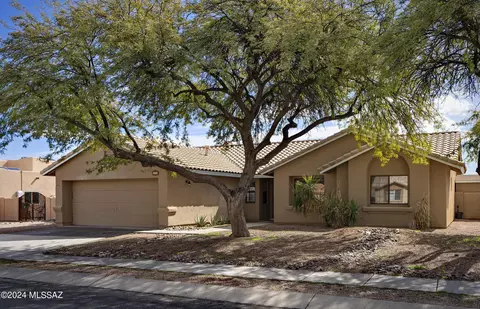 8892 W Safflower Ln, Tucson, AZ 85743